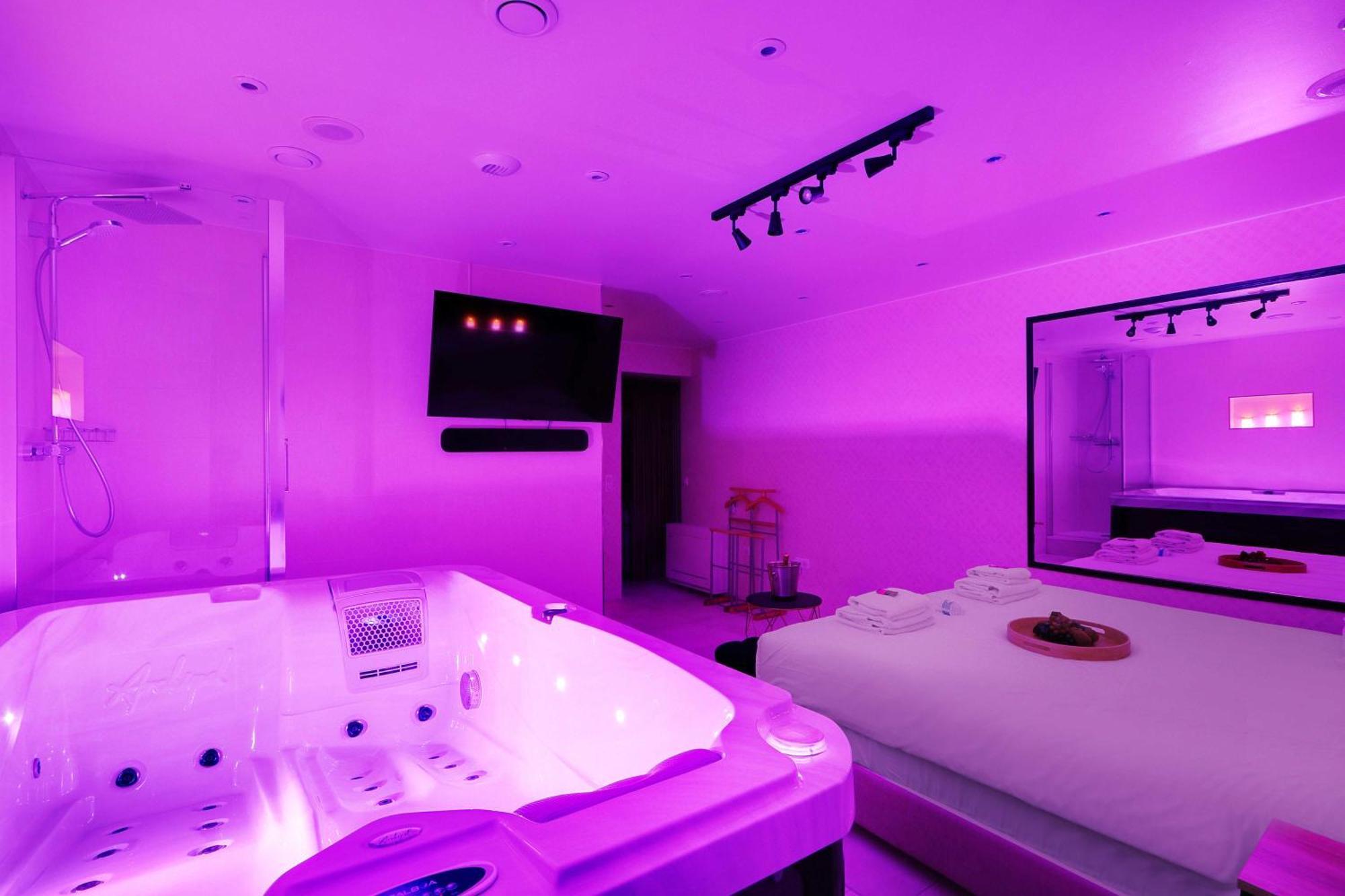 Intimate Apartment With Air Conditioner & Jacuzzi 2Br 6P Montmartre Párizs Kültér fotó