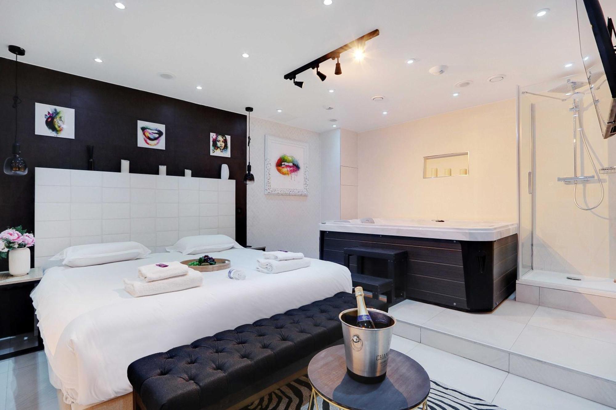 Intimate Apartment With Air Conditioner & Jacuzzi 2Br 6P Montmartre Párizs Kültér fotó